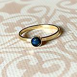 Prstene - Simple Black Opal AG925 Gold Plated Ring / Jemný strieborný pozlátený prsteň s čiernym opálom A0024 - 15492760_