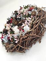  - Jarný  prírodný veniec s vajíčkami v ružovej, sivej a bordovej farbe - 15493579_