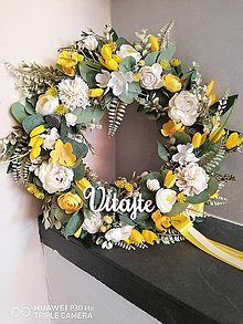 Dekorácie - Veniec s eukalyptusom v žltej s jutovou mašlou 42cm - 15496315_
