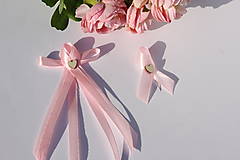 Svadobné pierka - Ružové svadobné pierka s dreveným srdiečkom - 15498811_