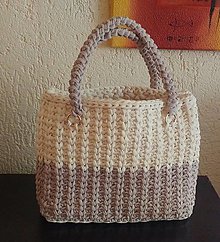 Kabelky - Handmade háčkovaná kabelka z trikotážnej priadze (Krémová/nugátovo krémová) - 15498387_