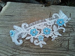 Spodná bielizeň - svadobný podväzok Ivory + modré čipkové kvety 23 - 15501059_