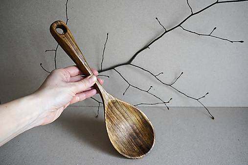 Plochá naberačka Slza orech