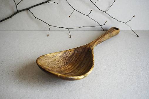 Plochá naberačka Slza orech