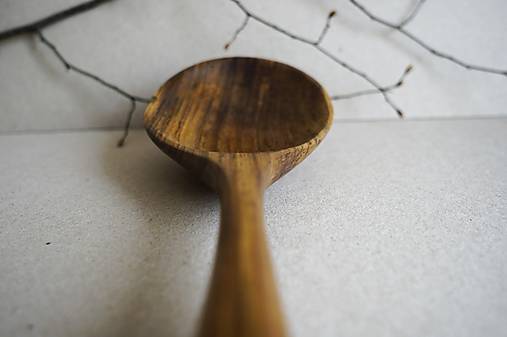 Plochá naberačka Slza orech