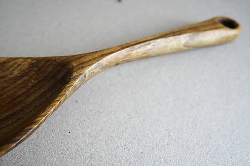 Plochá naberačka Slza orech