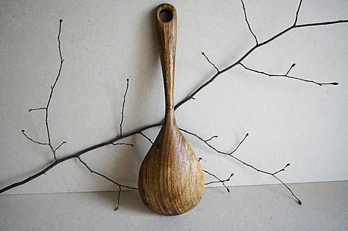 Plochá naberačka Slza orech