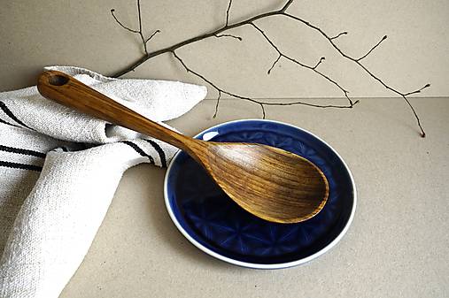 Plochá naberačka Slza orech