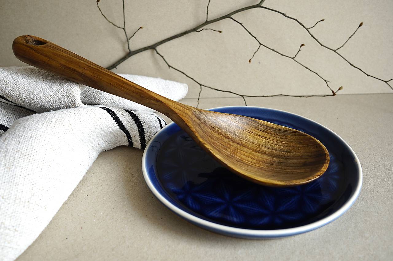 Plochá naberačka Slza orech