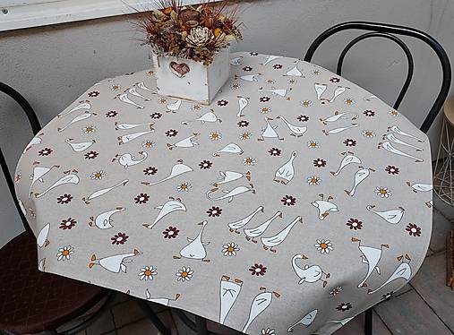 Úžitkový textil - Veľkonočný obrus húsky,kvetinky na režnej... (Bez čipky 80×80cm) - 15506375_