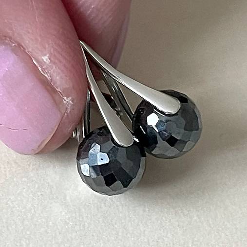 Faceted Hematite Earrings AG925 / Strieborné náušnice s brúseným hematitom A0047