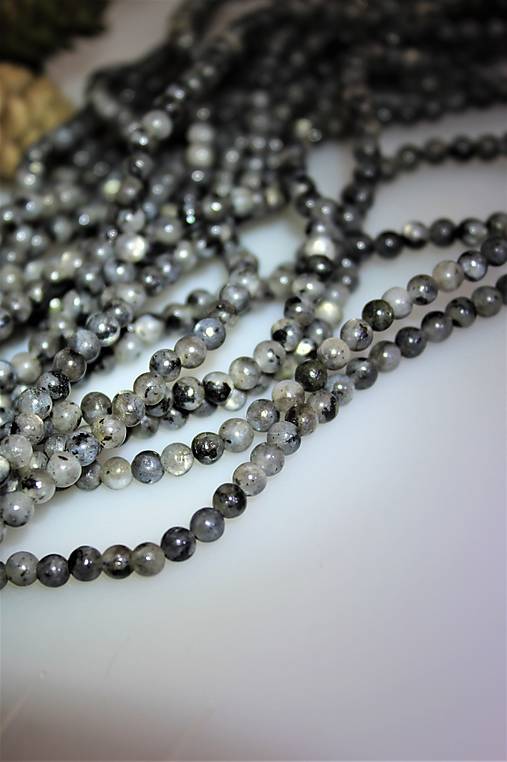 Minerály - labradorit korálky 4mm-celá šnúra - 15506268_
