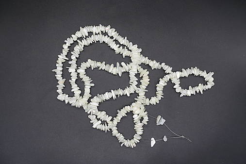 Minerály - Rýchly výber 2. tromlovaných zlomkov v šnúrach (Mušle I) - 15505531_