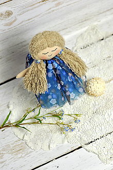 Hračky - Bábika s modrými kvetmi - 15504782_