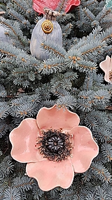 Dekorácie - PoPPy PiNK keramický kvet do záhrady - 15508607_