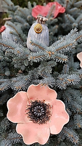 Dekorácie - PoPPy PiNK keramický kvet do záhrady - 15508611_