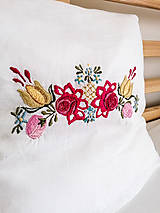 Úžitkový textil - Ručne vyšívaný obliečka na vankúš, ľudový motív - 15508936_