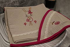 Úžitkový textil - Vyšívaný WAFLE bavlnený detský uterák ZAJKO - 15513678_