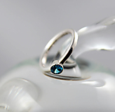 Prstene - Strieborný prsteň s modrým zirkónom - 15517775_