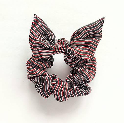 Scrunchie kravatová (čierno-červená)