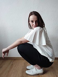 Blúzky a košele - Blúzka - biela so striebornou volánovej rukávky S/M - 15517785_