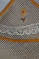Úžitkový textil - Vyšívaná WAFLE bavlnená detská osuška KVIETOK - 15517049_