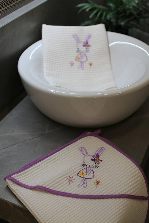 Úžitkový textil - Vyšívaná WAFLE bavlnená detská osuška ZAJKO - 15517066_
