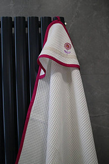Úžitkový textil - Vyšívaná WAFLE bavlnená detská osuška KVIETOK - 15517390_