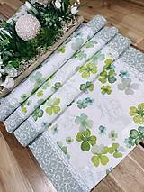 Úžitkový textil - Štola - štvorlístky so zelenými ornamentmi - 15523109_