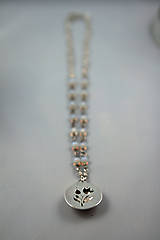 Náhrdelníky - Strieborný náhrdelník s dutým kvetinovým príveskom - 15526478_