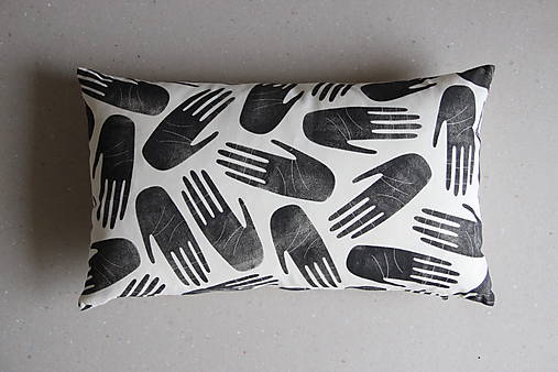 Úžitkový textil - Polštář / Hands černá - 15526118_