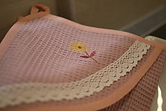 Úžitkový textil - Vyšívaná WAFLE bavlnená detská osuška KVIETOK - 15526484_
