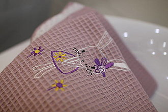 Úžitkový textil - Vyšívaný WAFLE bavlnený detský uterák ZAJKO - 15526360_
