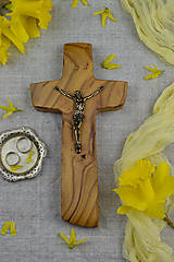 Dekorácie - Krížik z olivového dreva - 15529381_