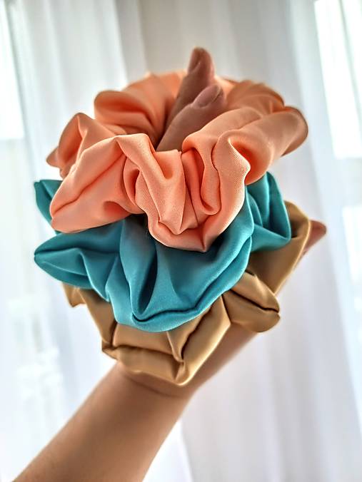 Ozdoby do vlasov - Saténová gumička SCRUNCHIE do vlasov - 15531357_