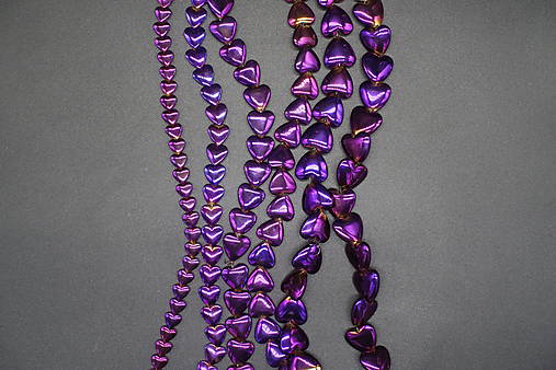 Minerály - Hematit srdiečko fialové šnúry 6-8-10-12 (43ks (10mm)) - 15532791_