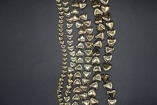 Minerály - Hematit srdiečko starozlaté šnúry 6-8-10-12 (72ks (6mm)) - 15532829_