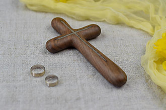 Dekorácie - Svadobný krížik z orechového dreva (krížik vo vnútri krížika) - 15543372_