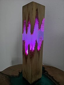 Svietidlá a sviečky - Dekoračná drevená lampa s epoxidom - 15543314_
