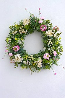 Dekorácie - Jarný veniec s ružovými iskerníkmi a hortenziou - 15544322_
