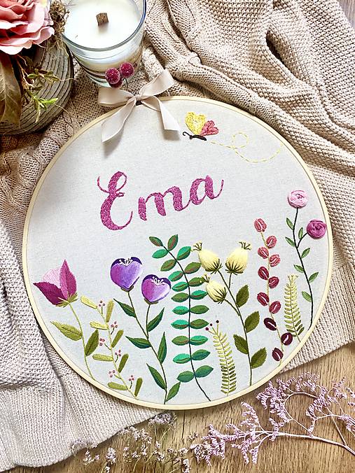Ručne vyšívaná dekorácia "Ema"