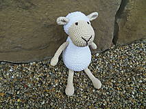 Hračky - Milá háčkovaná ovečka biela, 29cm - 15550976_