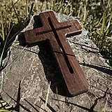 Dekorácie - Drevený krížik – vyrezaný kríž – ORECH masív - 15549543_