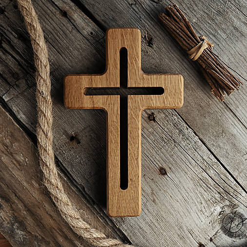  - Drevený krížik – vyrezaný kríž – DUB masív (Malý - 10,3cm x 16,3cm) - 15549549_