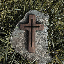 Dekorácie - Drevený krížik – vyrezaný kríž – ORECH masív - 15549538_