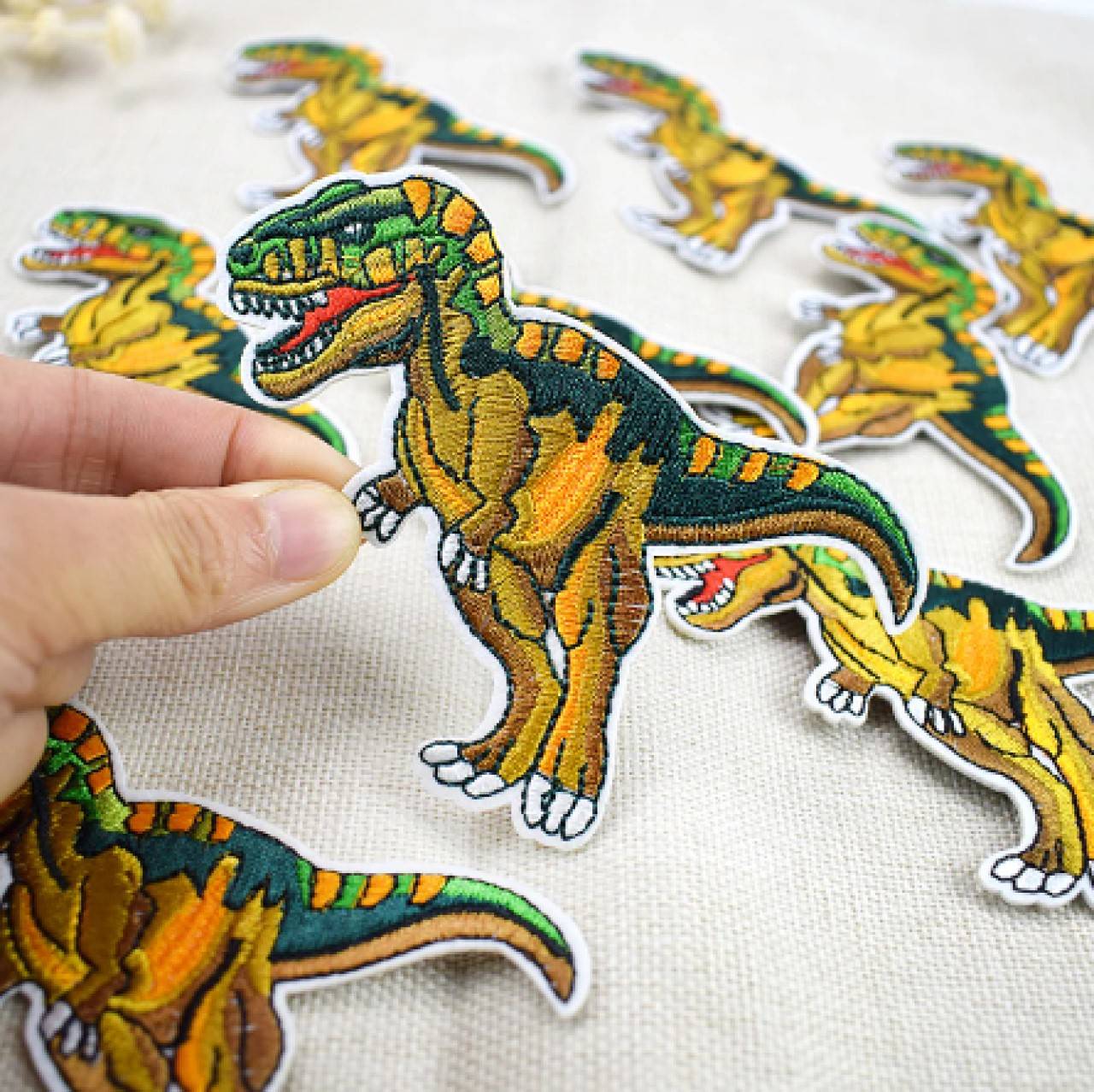 NZ106 Nažehľovačka dinosaurus 9,3 x 9,5 cm