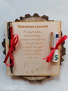 Papiernictvo - Drevena pohľadnica k promócií s gravírovanym perom - 15552521_