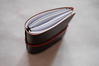 Papiernictvo - Kožený "Midori" zápisník - 120 listov s červenou gumičkou (A5 - Hnedá) - 15555545_
