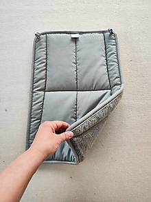 Úžitkový textil - RUNO SHOP Hrejivý sedák do auta 100 % MERINO Top Super wash Grey na mieru na vyrovnanie sedačky - 15555884_