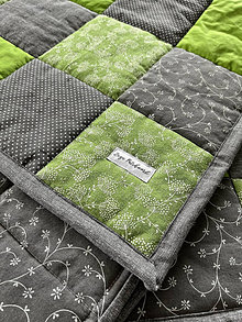 Úžitkový textil - Patchwork prehoz na sedačku, "Zeleno sivý" - 15555515_